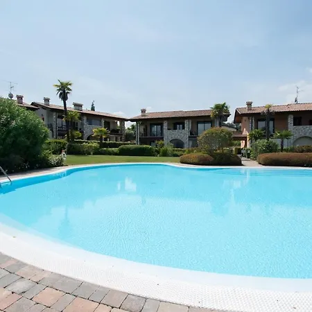 Tavaredo House